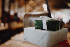 Top Business Holiday Gift Ideas for Everyone in the Office, Memorable Gifts  Blog